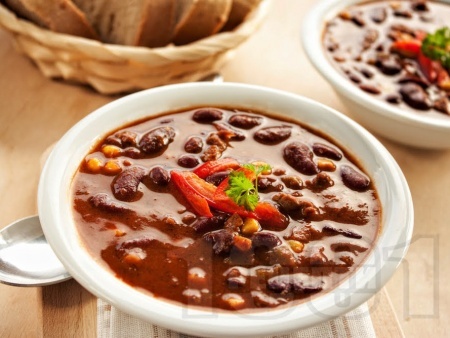 Мексиканска бобена супа с червен боб, царевица и чушки - снимка на рецептата